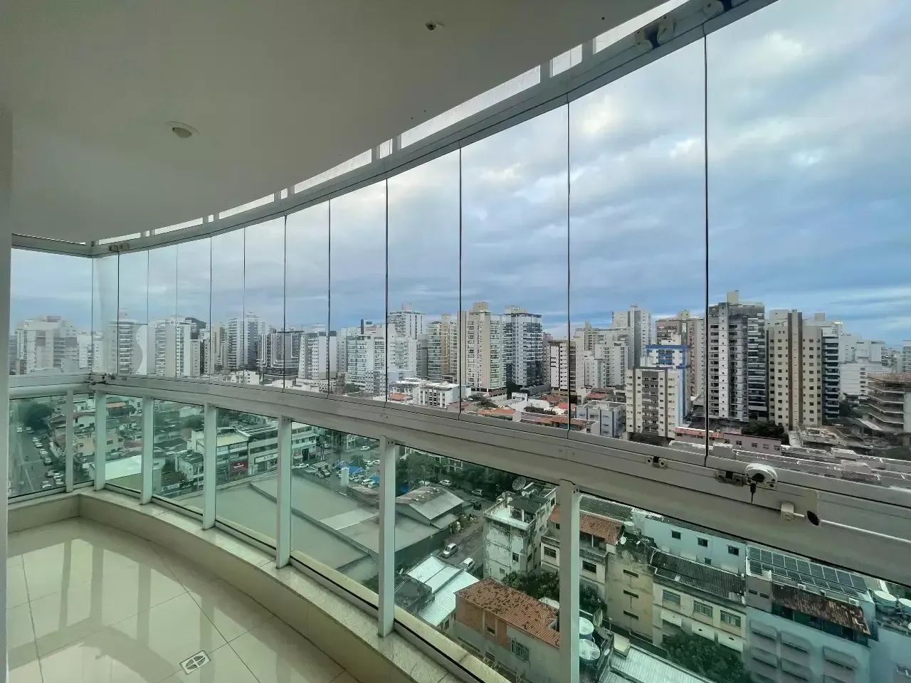 Apartamento com 2 Quartos para alugar, 70m² - Itapuã - Foto 2