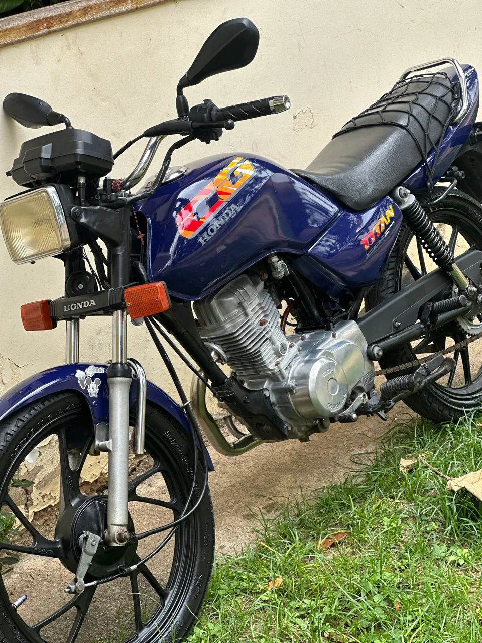 Moto impecável 