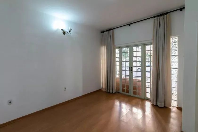 Casa à Venda - Nova Suíssa, 4 Quartos, 567 m2