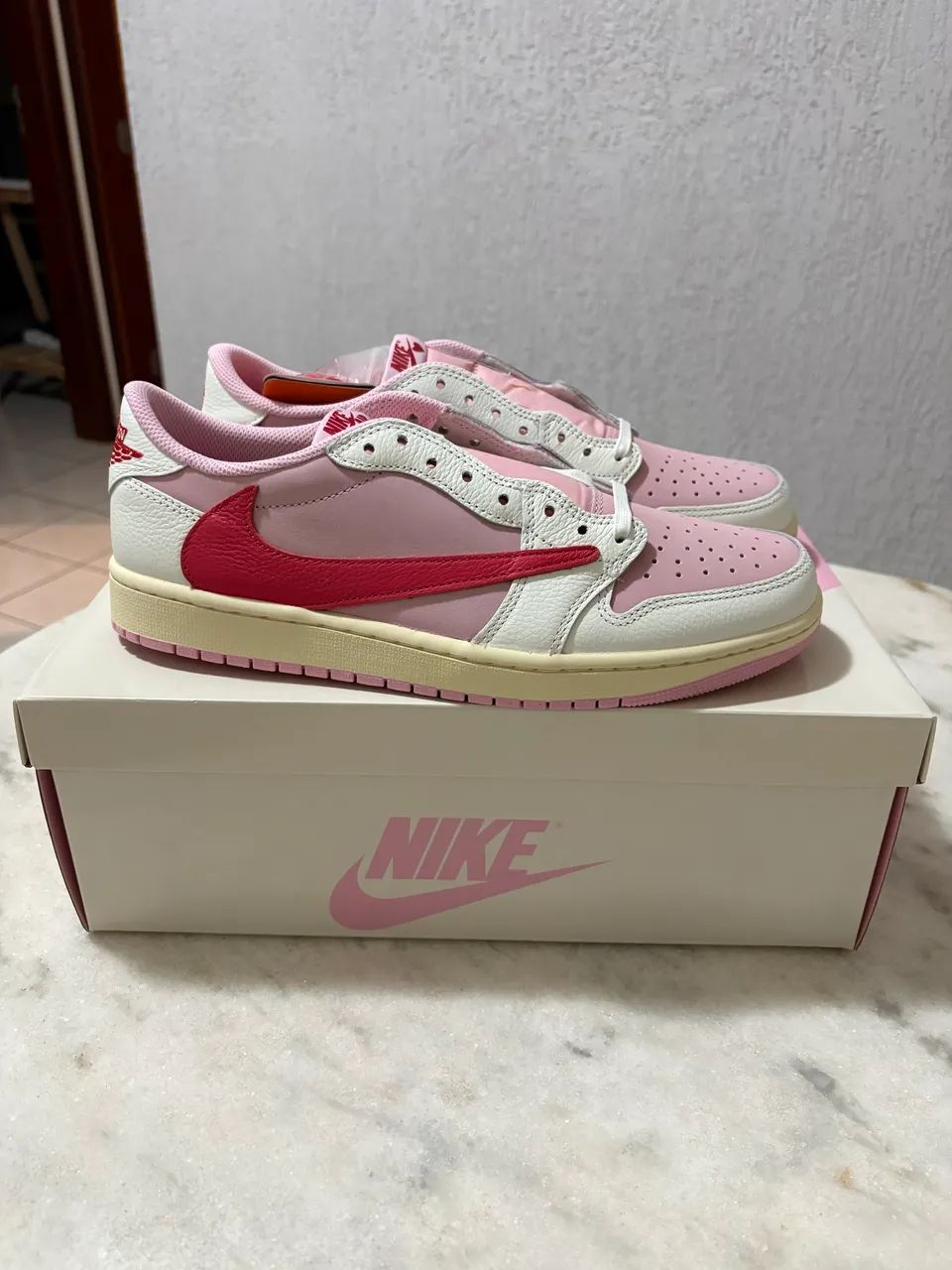 Jordan Travis Tropical e Shy Pink