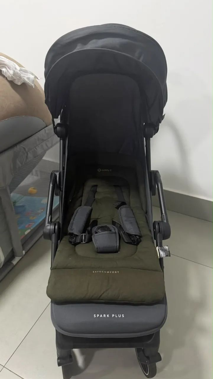 Carrinho safety com bebê conforto 