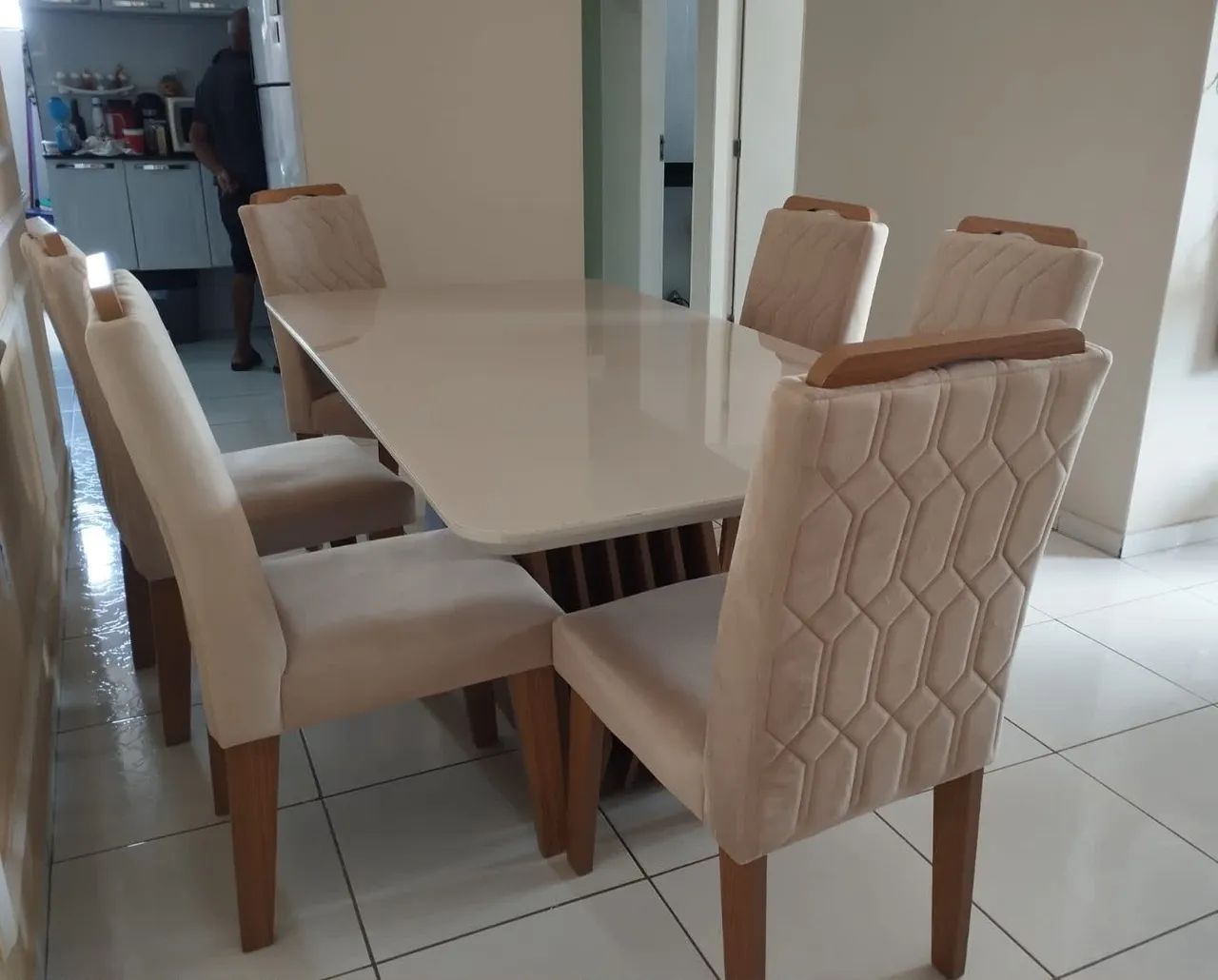Conjunto de mesa com 6 cadeiras  - Foto 2