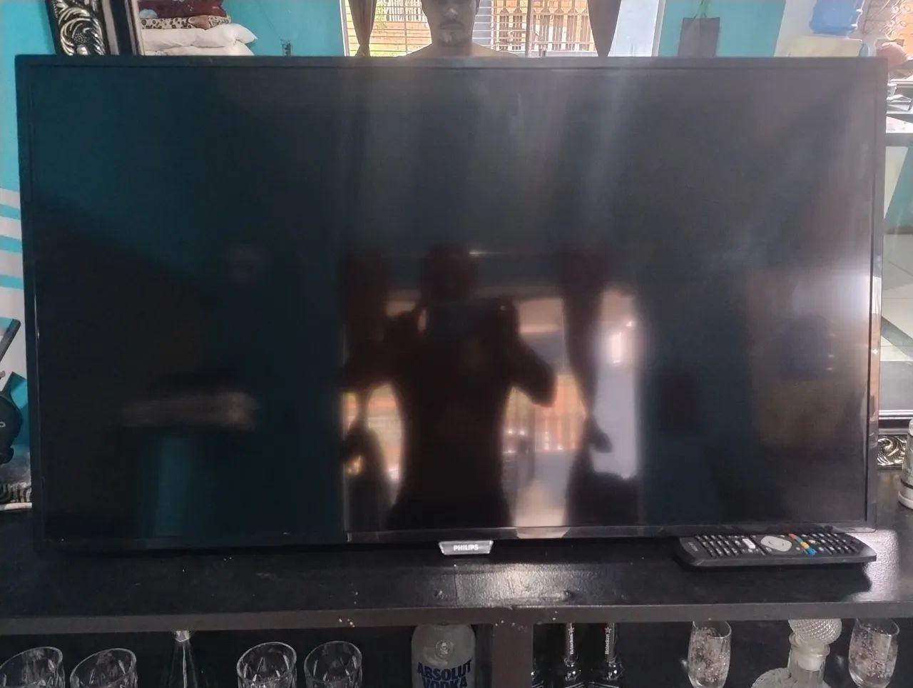 Vendo TV Philips 40 polegadas 4k - Foto 2