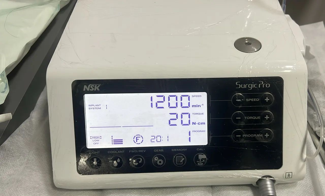 Motor de implante SurgicPro