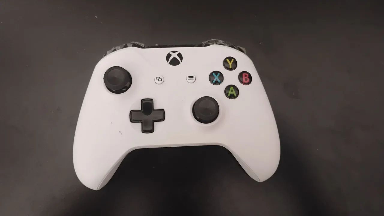 Controle Xbox one com defeito. 