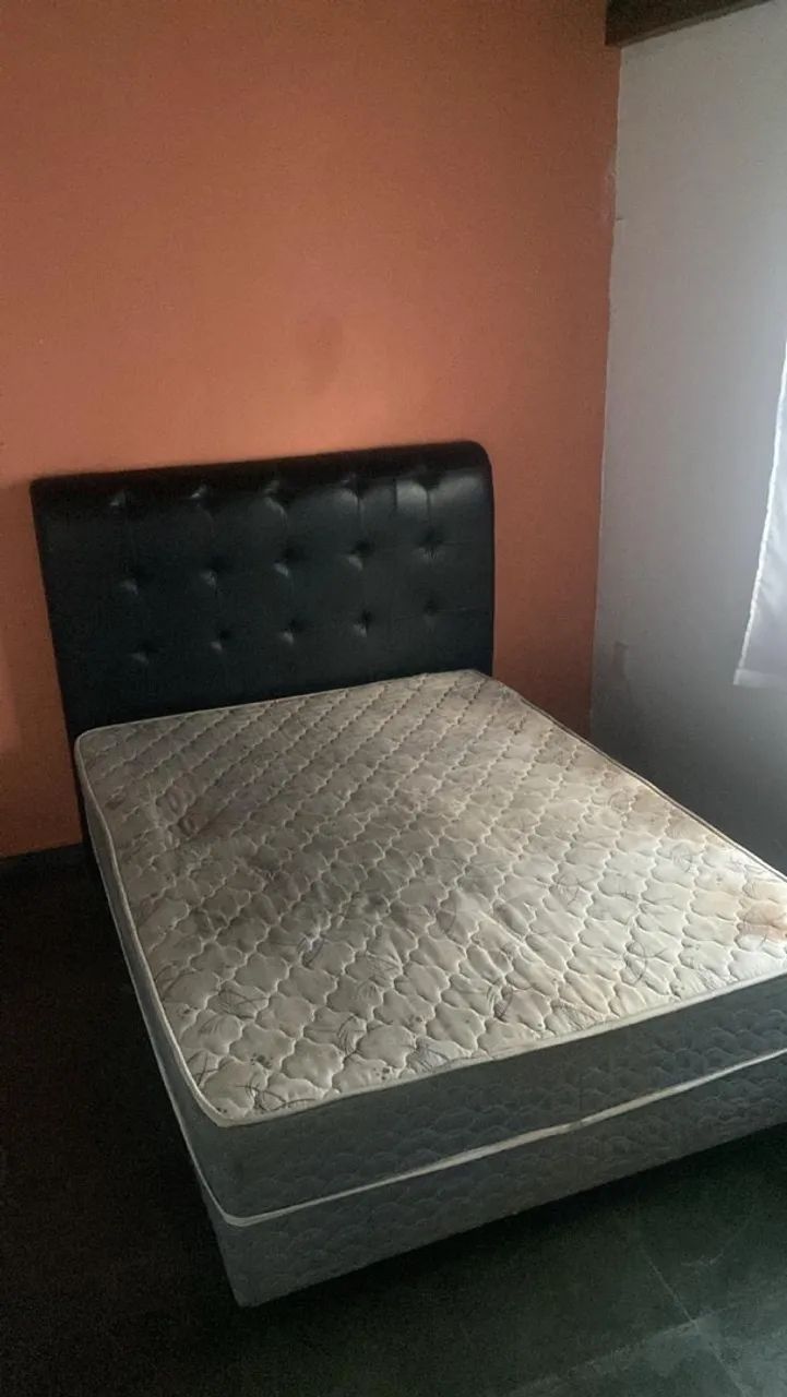 Cama com cabiceira