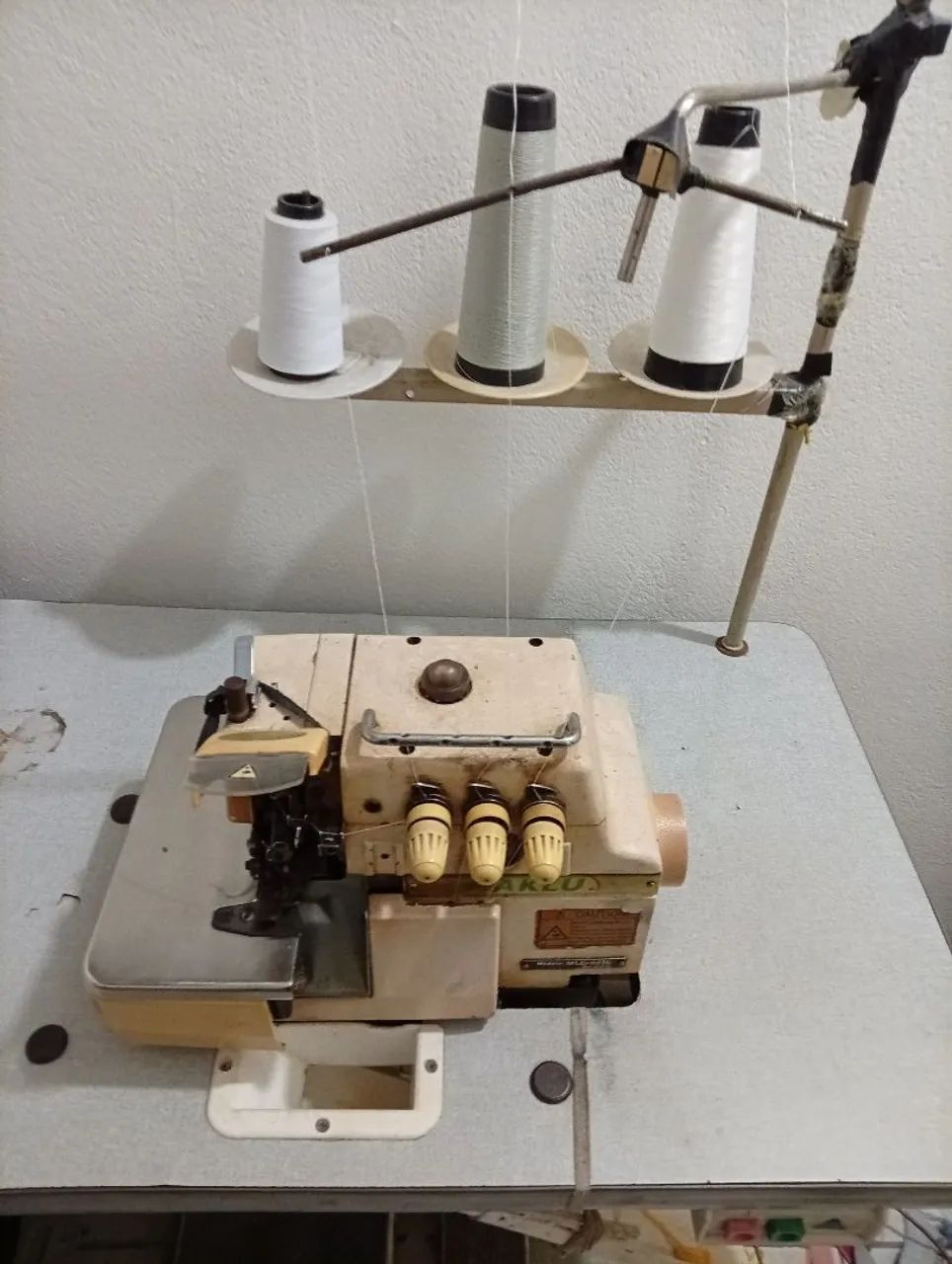 Máquina overloque industrial usada em bom estado  - Foto 2