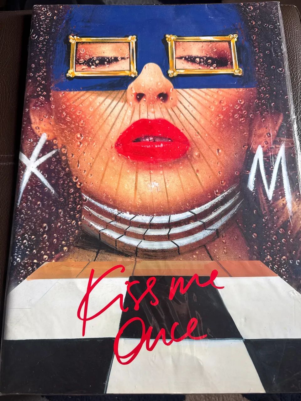 Kylie Minogue Kiss Me Once Tourbook - Livros e revistas - Santana
