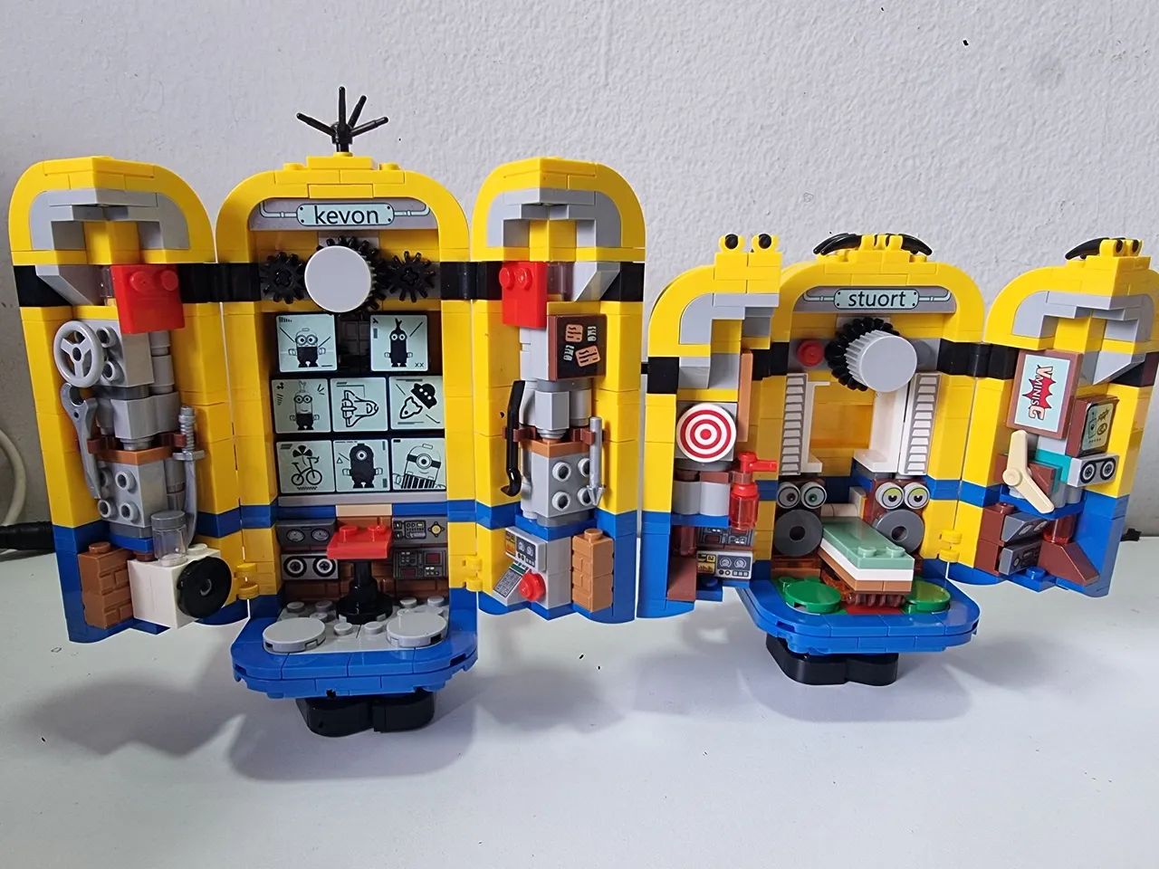 Lego Minions e o seu Covil Construídos com Peças - Foto 2