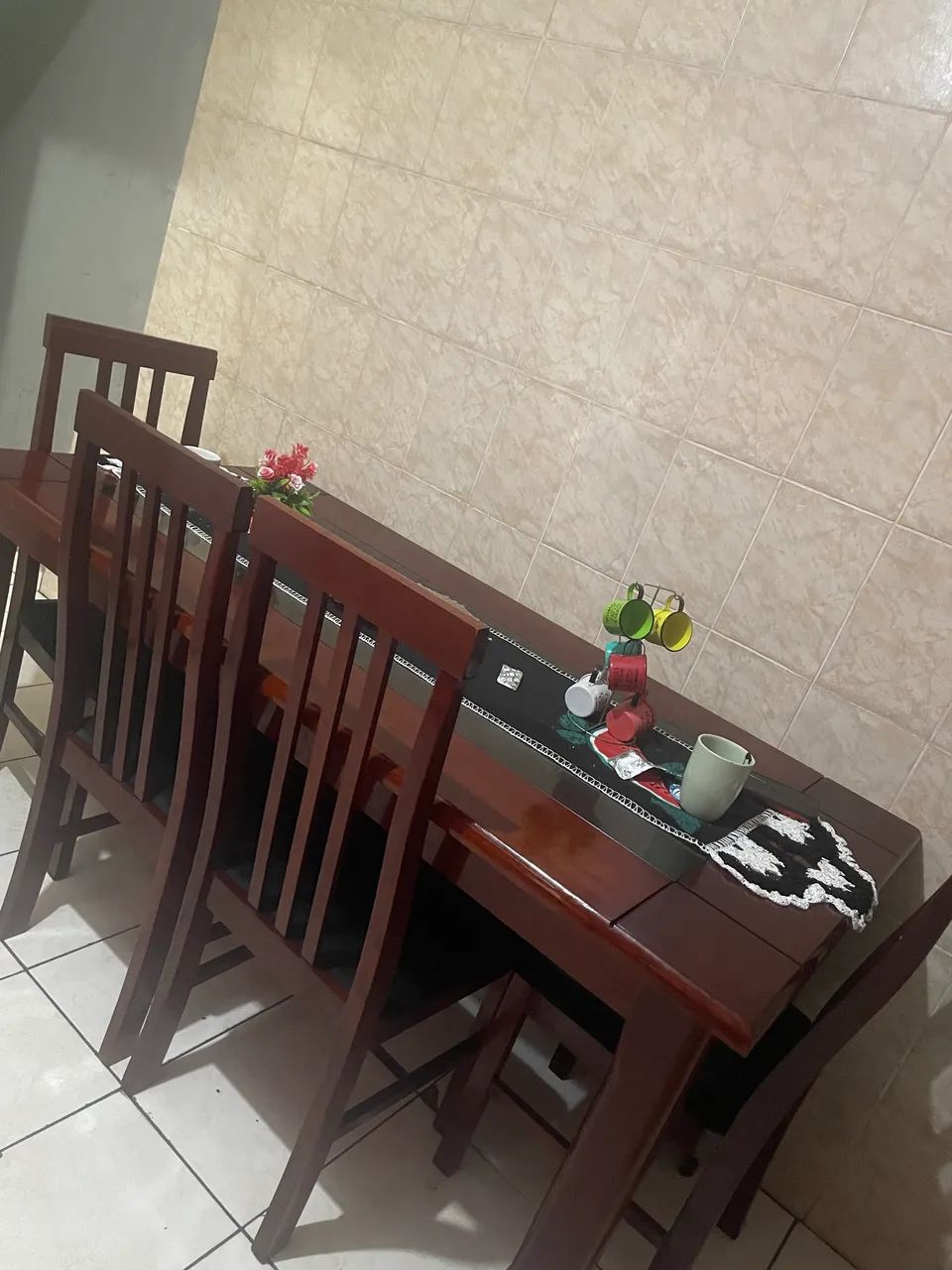 Mesa de 6 lugar  falta 2 cadeiras  - Foto 3