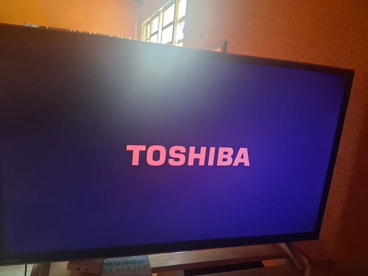 Tv tcl toshiba 32 polegadas. Ano 2018/19. Retirar n local. OBs: sem o controle. - Foto 5