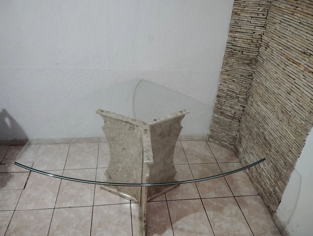 Vendo excelente mesa de vidro com seis cadeiras  - Foto 5