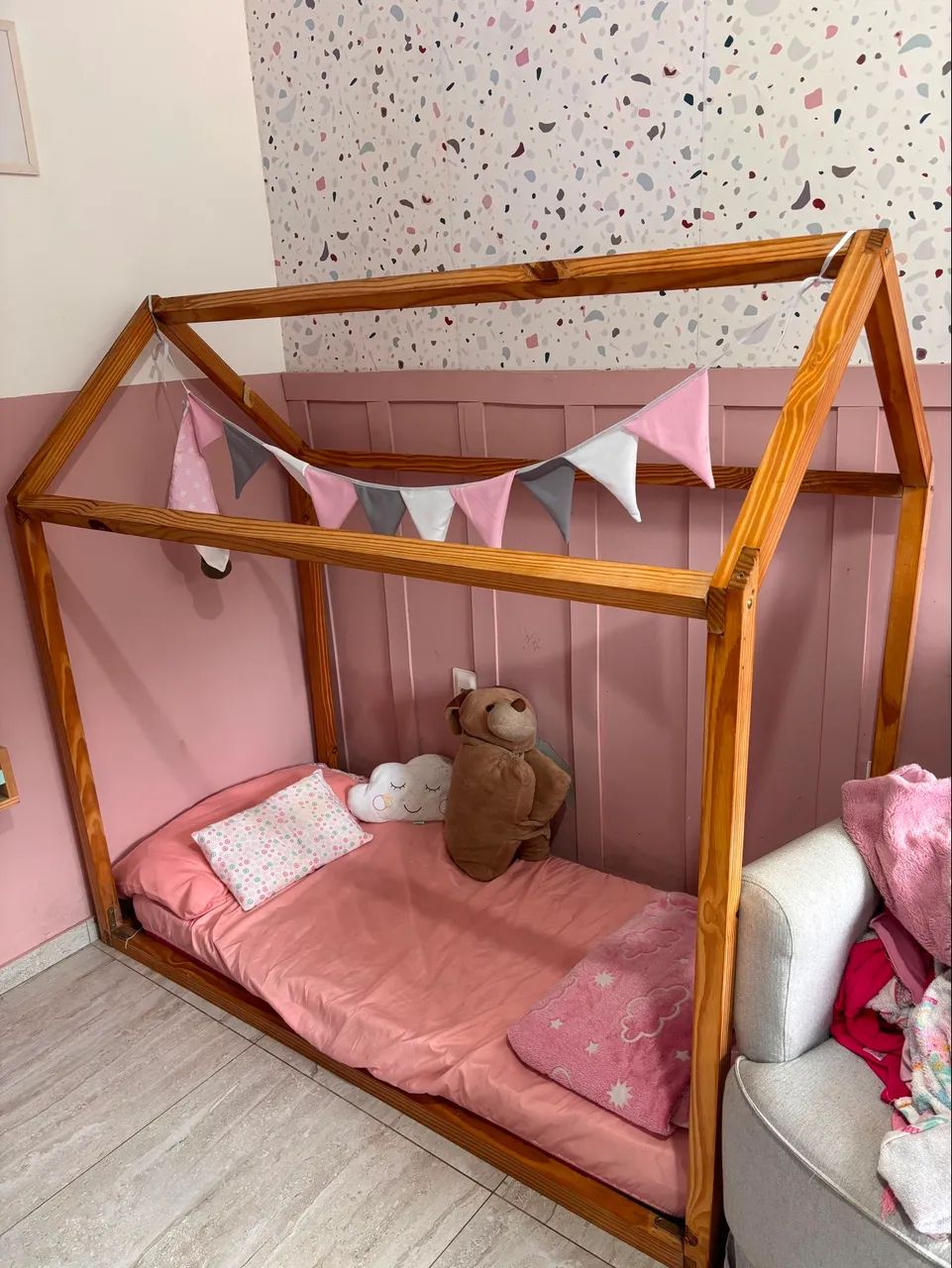 Cama infantil montessoriana 