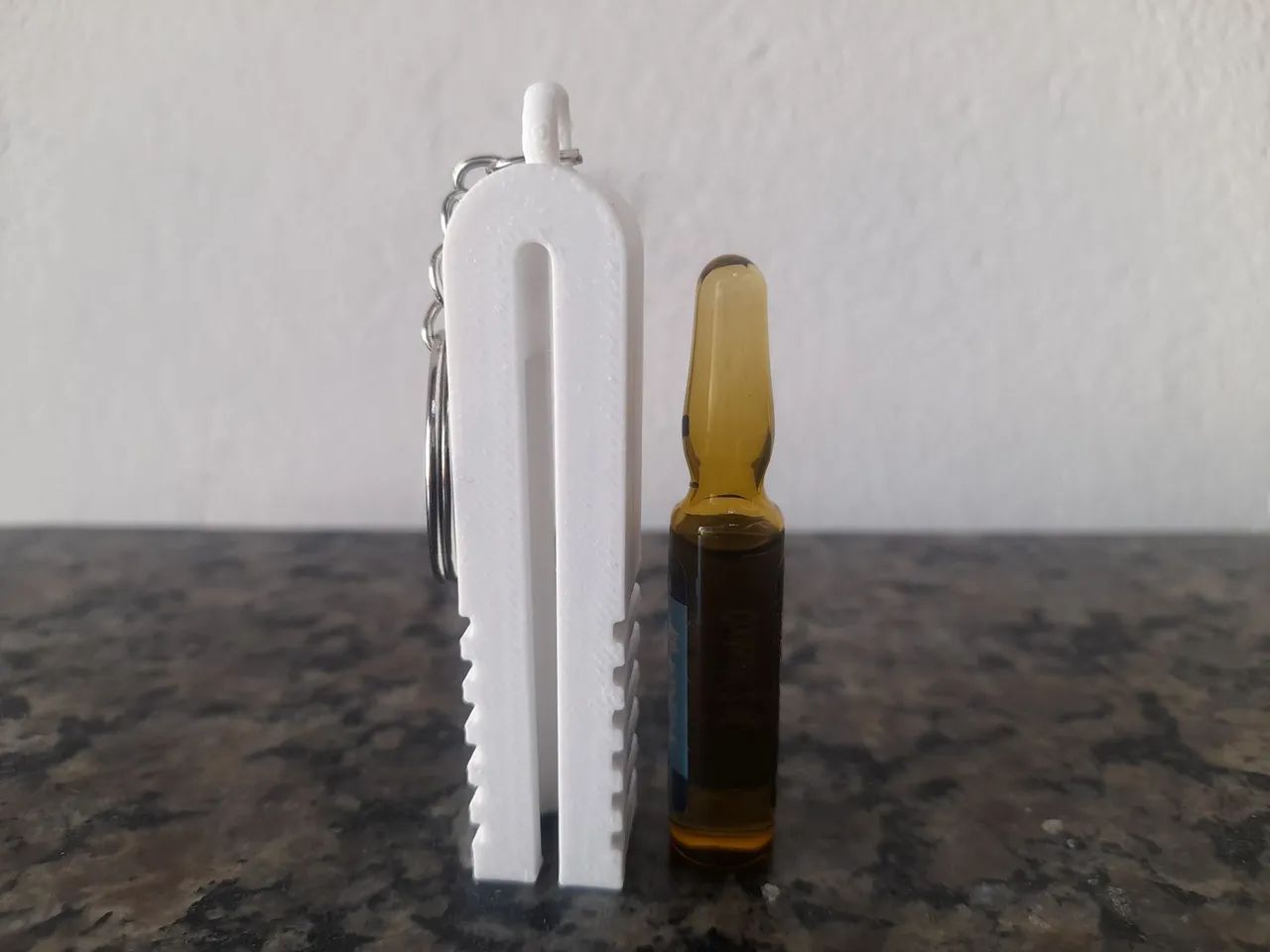 Abridor e Cortador de Ampolas em Petg -Chaveiro - Foto 3