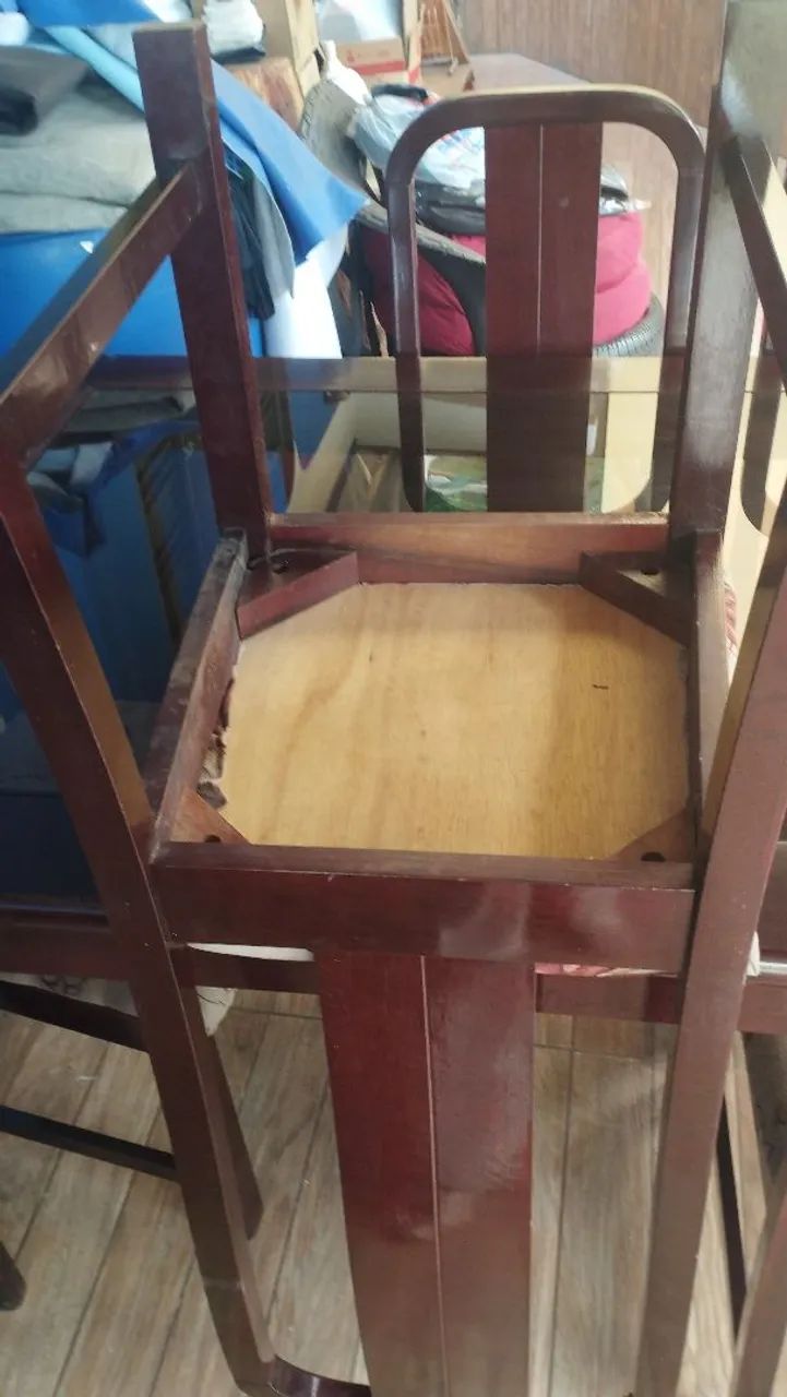 Vende-se mesa de madeira com 6 cadeiras - Foto 3