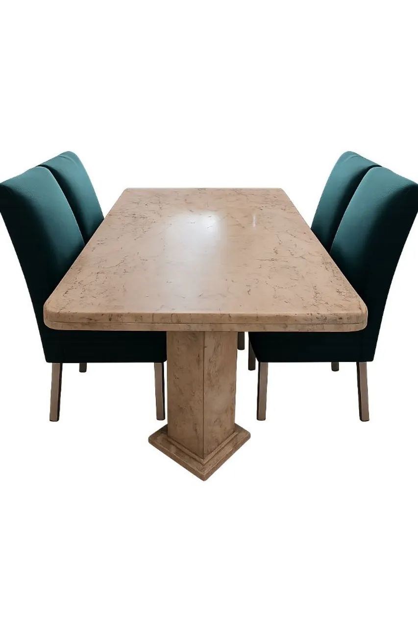 Vendo a janela e uma mesa com os pés de granito italiano