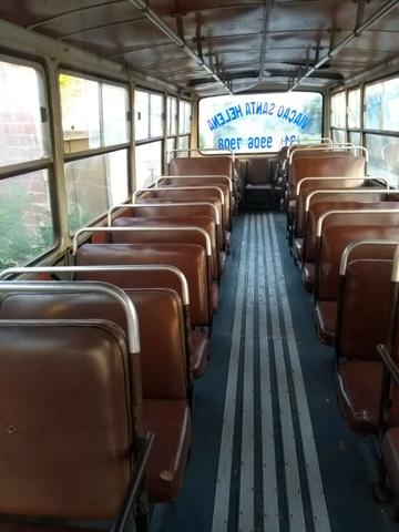 Vende bacia e vidros. De ônibus