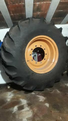 Vende-se Pneu de Retroescavadeira - Foto 4