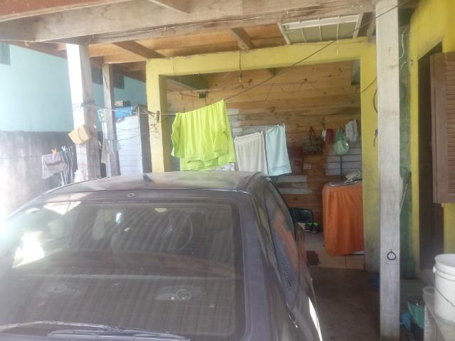 Venda de terreno com casa de madeira - Foto 8