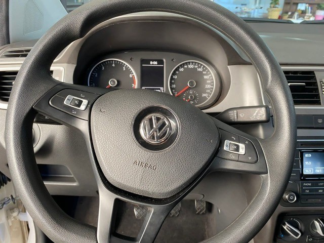 VOLKSWAGEN FOX 1.0 MPI TRENDLINE 12V FLEX 4P MANUAL
