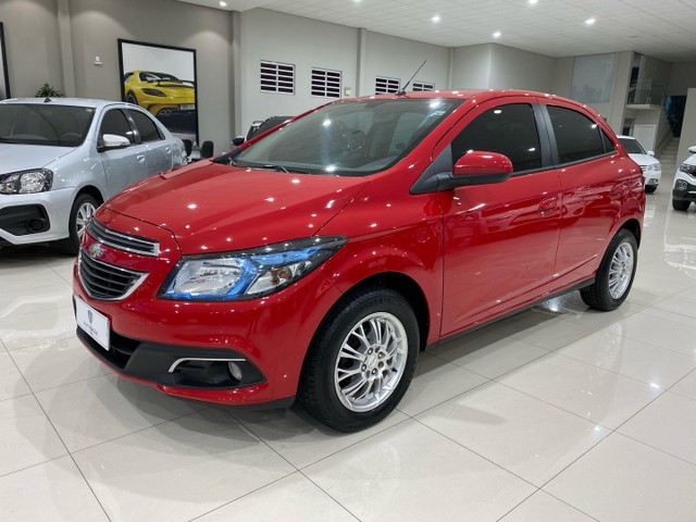 IMPECÁVEL ÔNIX 1.4 LT 2014 MANUAL, COMPLETO, REVISADO.