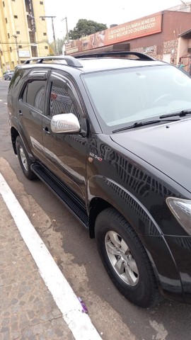 HILUX SW4 AUTOMÁTICA  DIESEL  5 LUGARES
