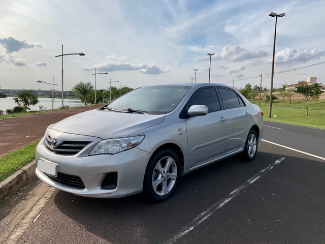 COROLLA 1.8 GLI 2013/2014 AUTOMÁTICO