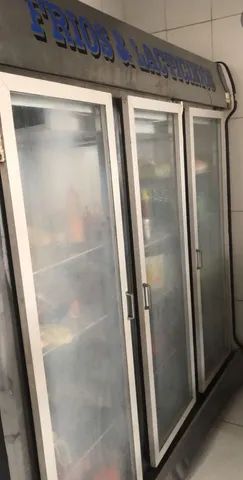 Freezer expositor 3 portas gelando muito 
