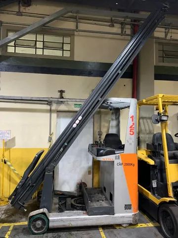 Empilhadeira Retrátil Still FME20, Torre Tríplex 11.525mm