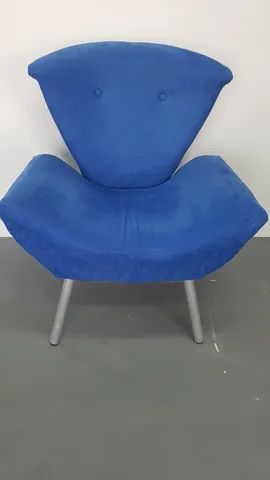 Poltrona azul: 60(p) x 72(l) x 85 (a)