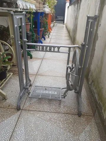 Pé de maquina antigo - Foto 4