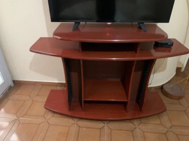 Rack em madeira mogno em perfeito estado