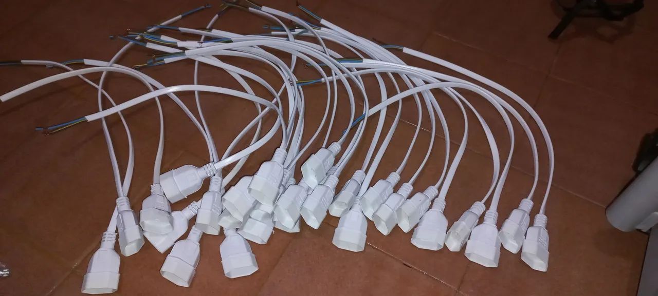 Extensões de Tomada Novas - 28 Peças