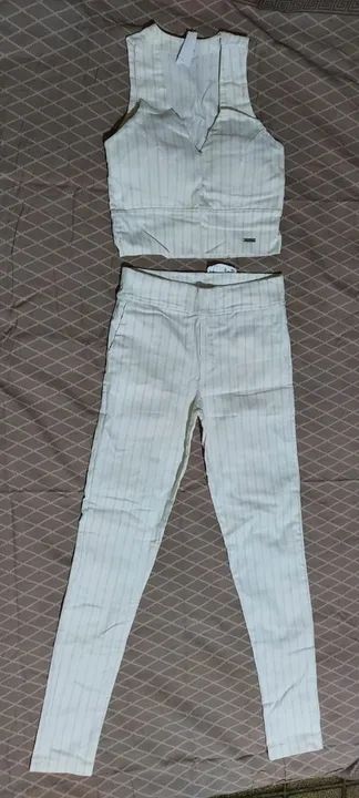 Conjunto cropped e calça listrada