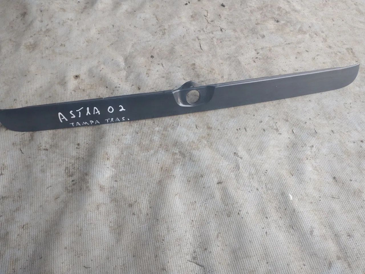 Friso tampa traseira astra 98/02 original  - Foto 3