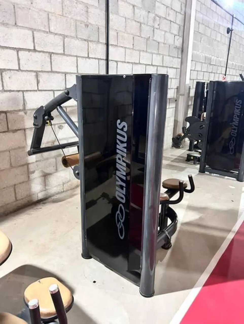 Aparelho de Musculação- Máquina de glúteos Olympikus