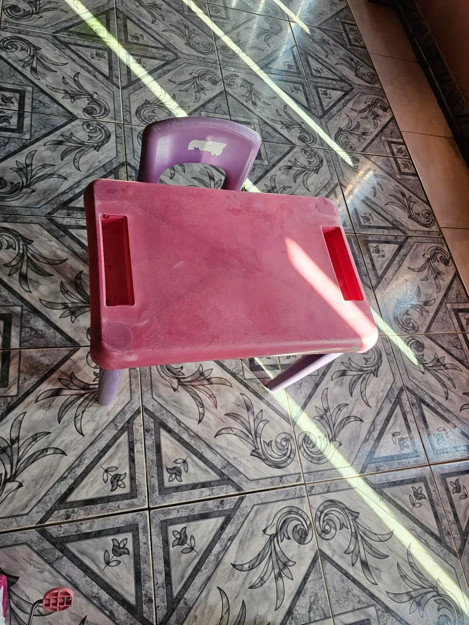 Mesa e Cadeira Infantil Rosa