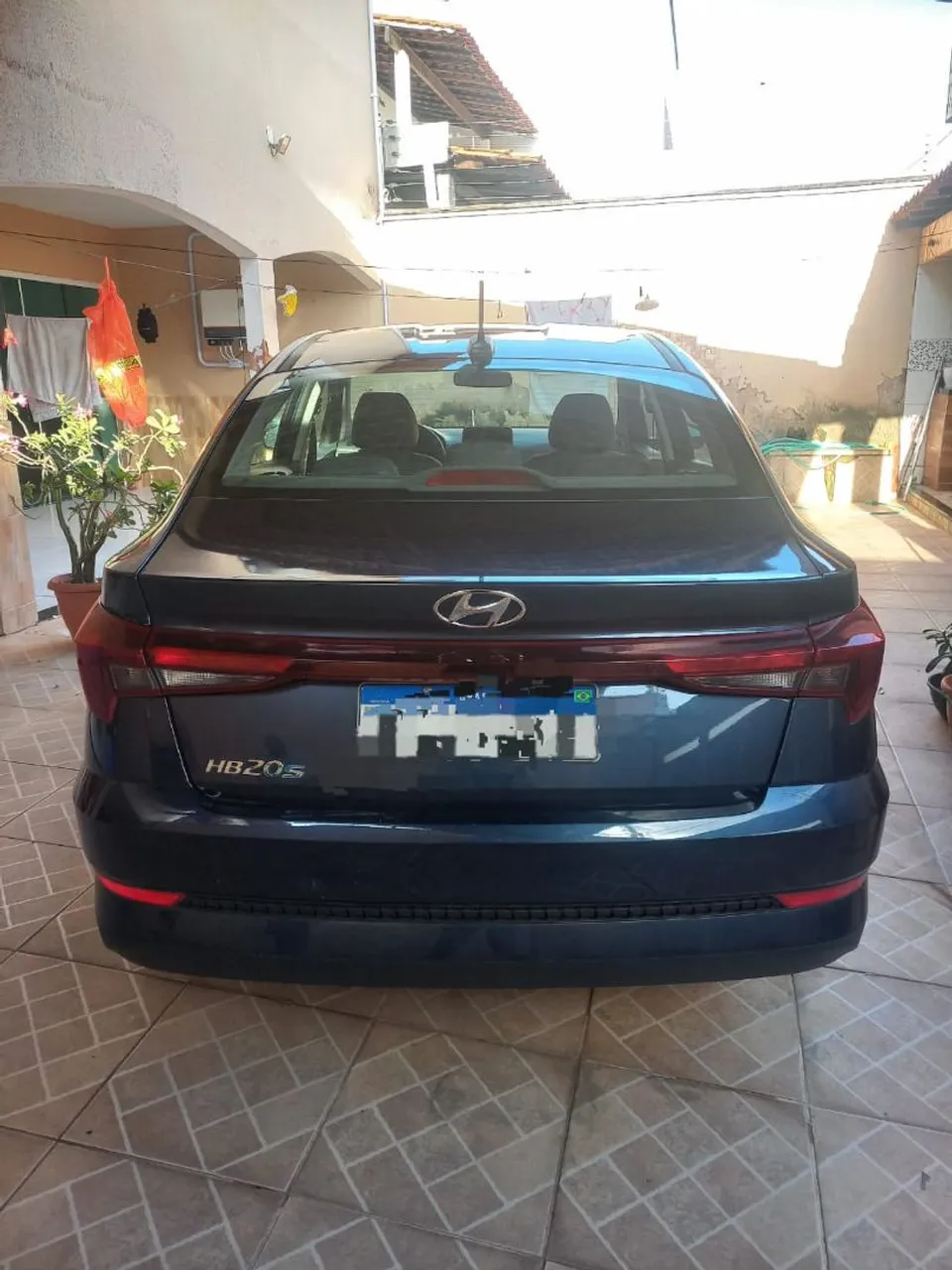 HB20S confort 1.0 manual sedan.
