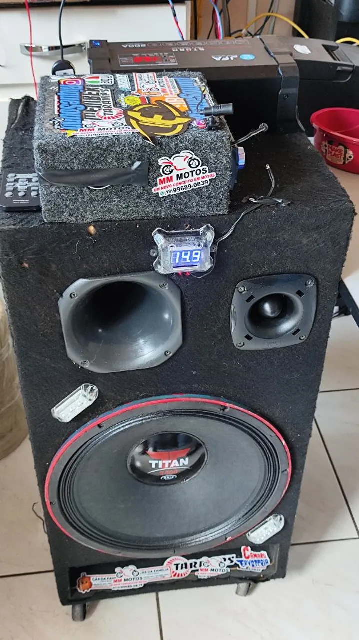 Vendo caixa trio com STROBO AJK
