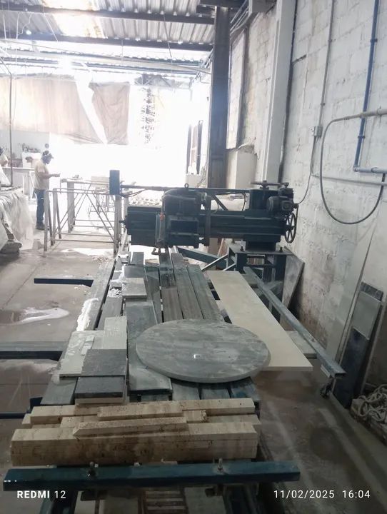 Vendo serra para marmoraria seminova, valor 25 mil!