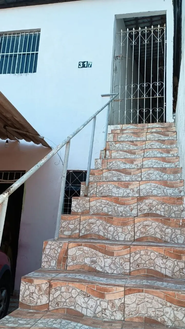 Aluga-se Casa.