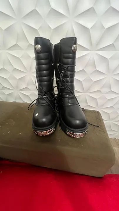 Botas de cano alto preta - Foto 3