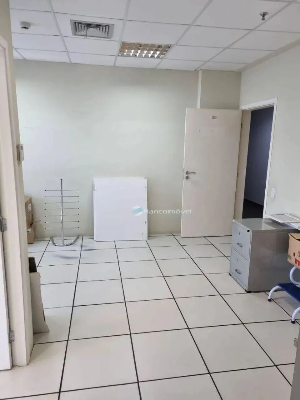 Conjunto de Salas/Comercial, bem localizada, perto de tudo. Edifício com portaria 24 hs, e - Foto 12