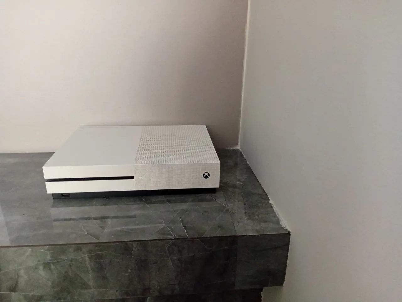 Xbox One S, para retirar peças