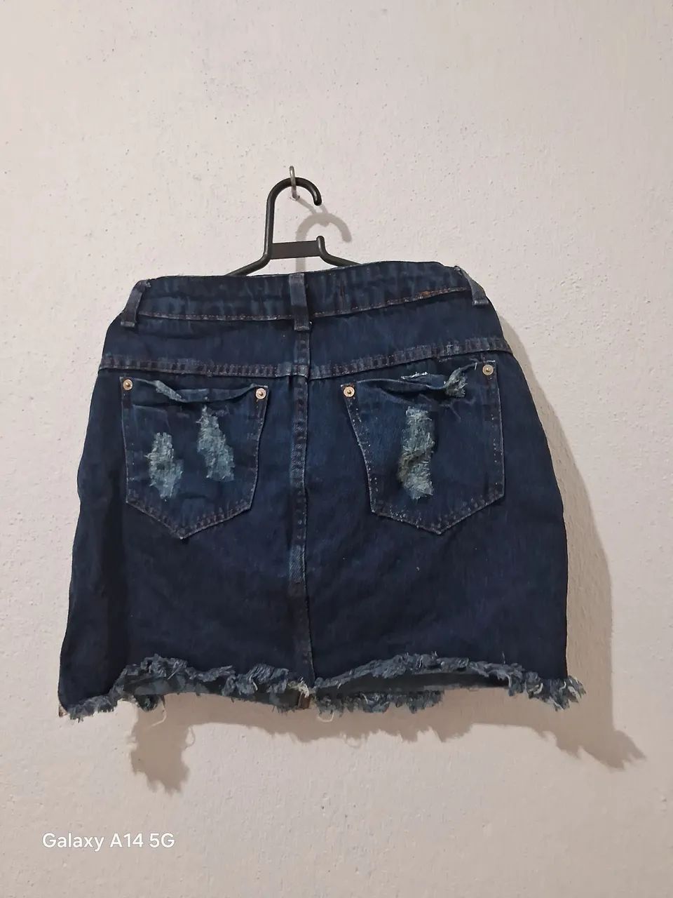 Saia jeans escura de Marca - Foto 2
