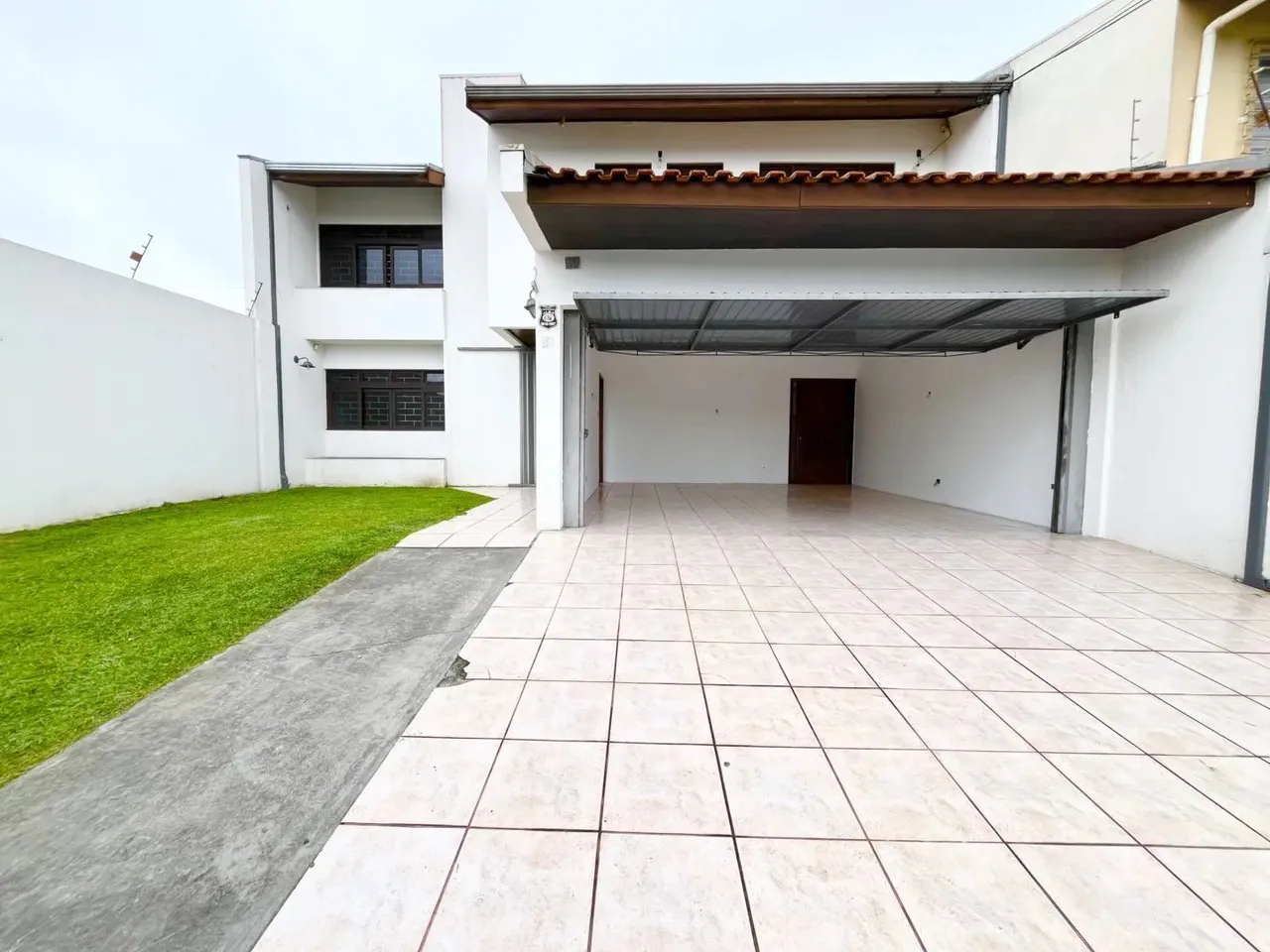 Casa Residencial com 4 quartos à venda por R$ 850000.00, 234.52 m2 - XAXIM - CURITIBA/PR