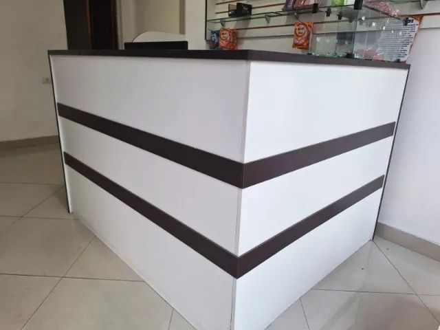 Balcão em L em MDF - Comprimento 1.65 , Largura 1.35, Altura 1.10, Profundidade 0,60 