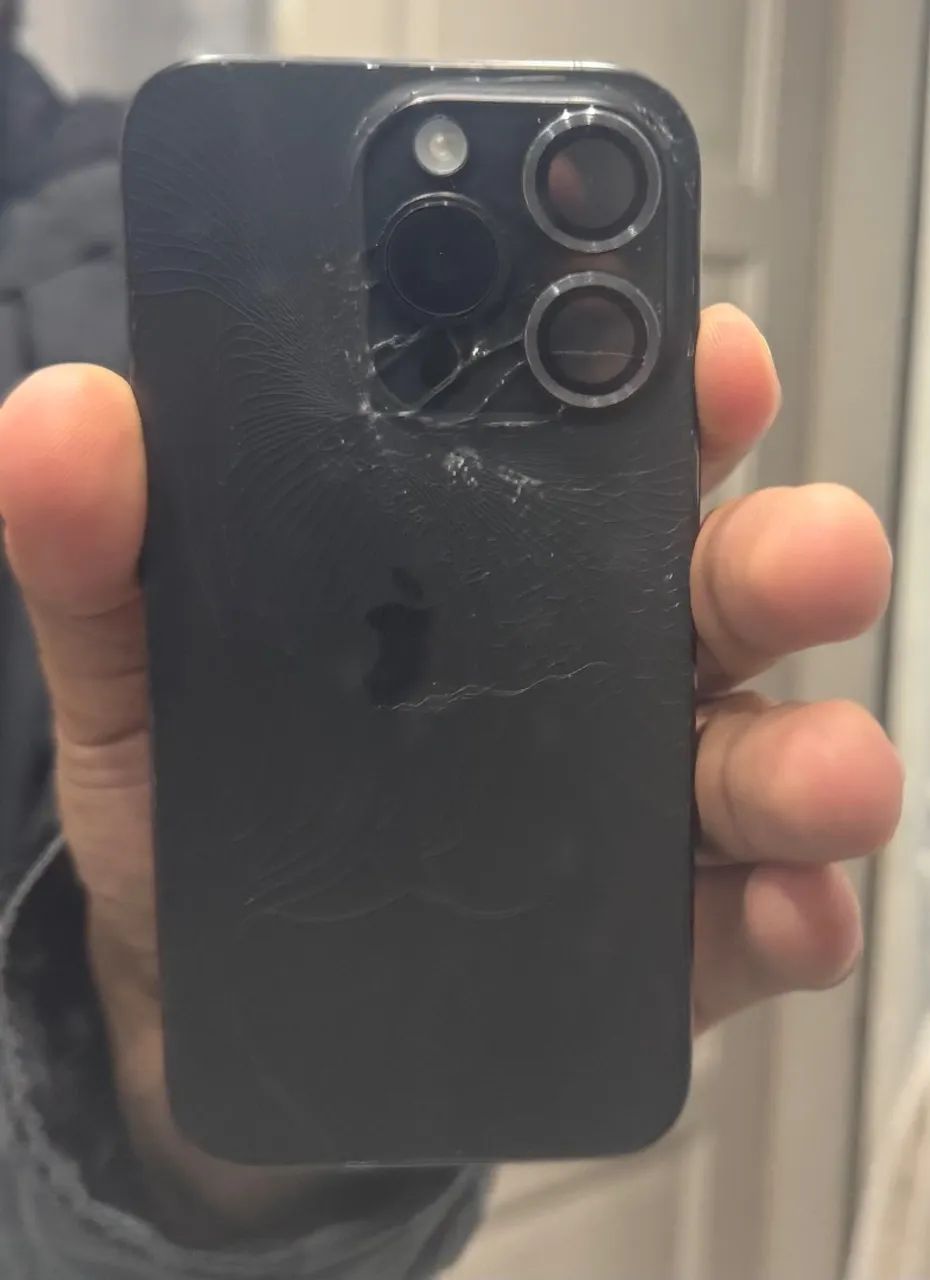 iPhone 15 pro (traseira trincada)