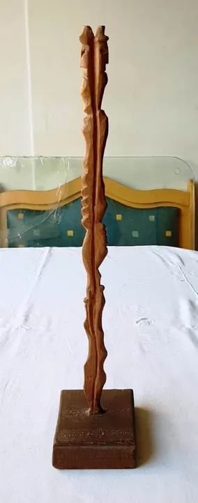 Peça Decorativa em Madeira Entalhada - Altura 39 cm - Usado - Foto 3