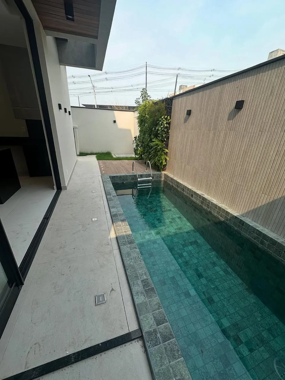Casa Pronta Pra Morar - Localizada no Condomínio Estoril, próximo a Av. das Torres.